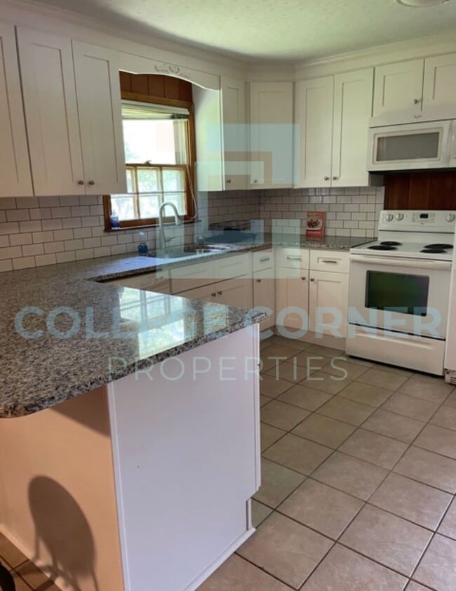 Photo - 830 Delmonte Dr NW Unit 830 Delmonte Listing - House