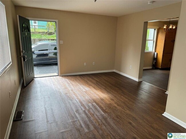 Photo - 1538 E 8th St Unit C