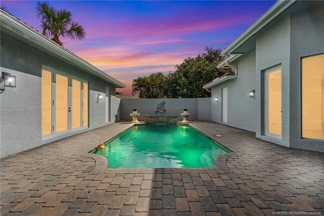 Photo - 872 SW Squire Johns Ln