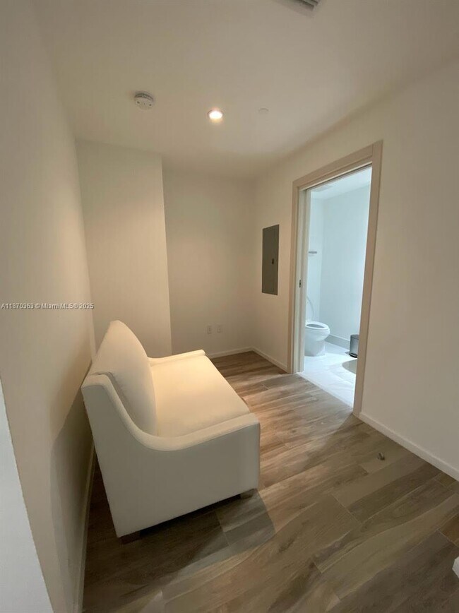 Photo - 801 S Miami Ave Unidad 2008