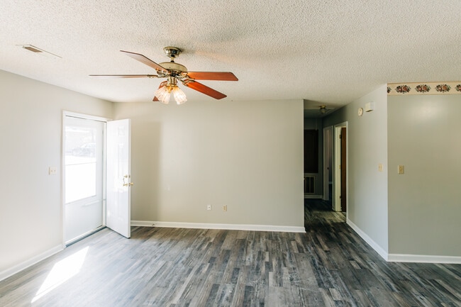 Building Photo - 1210 Douglas MacArthur St Unit 1202