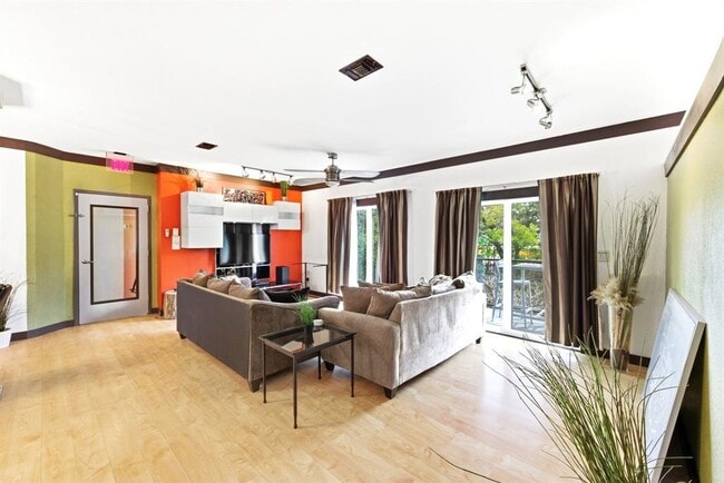 Photo - 1301 S 1st St