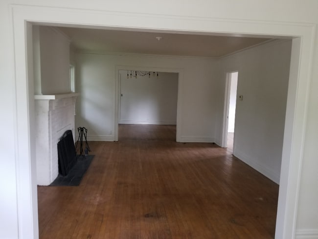 Photo - 1101 W Cossitt Ave Unit Apt. 2