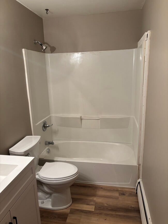 Photo - 322 W 5th St Unit B 5th St