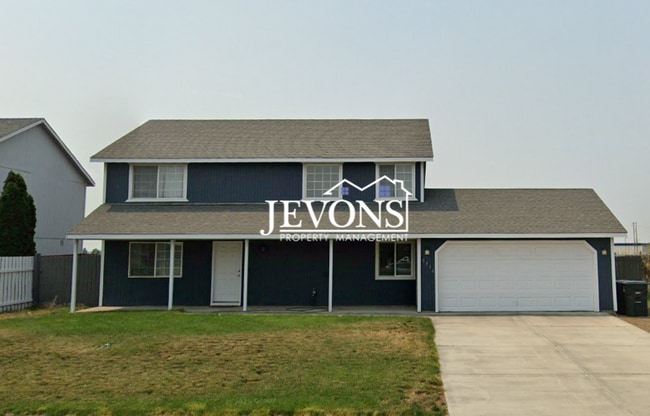 Building Photo - Charming 4-bedroom home with laundry and f...