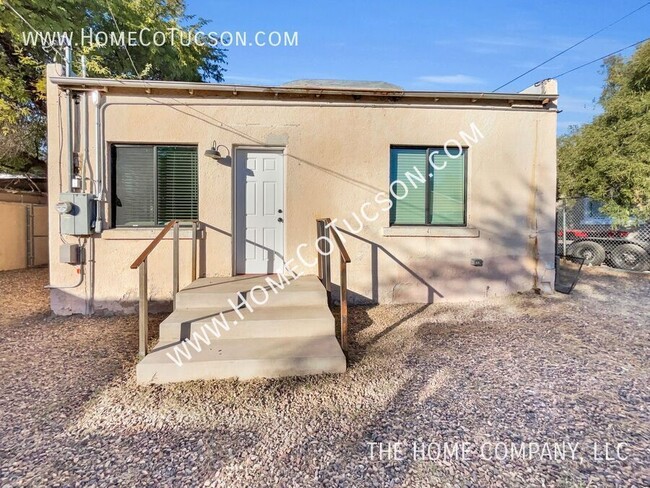 Charming 1-Bedroom Home Near UofA – Modern... - Charming 1-Bedroom Home Near UofA – Modern...