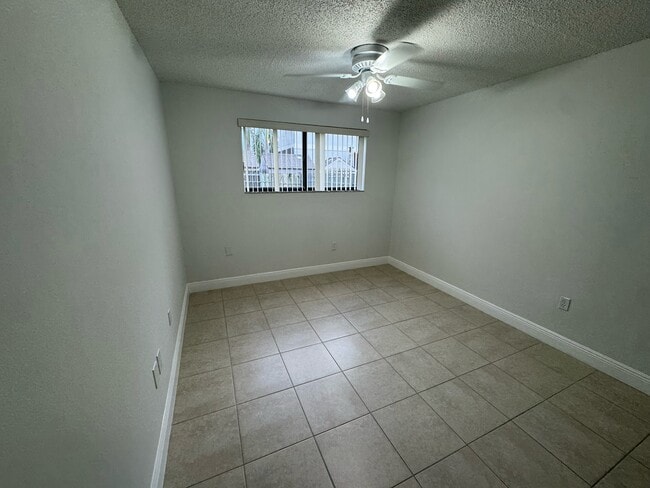 5701 West 25th Court Unidad 104