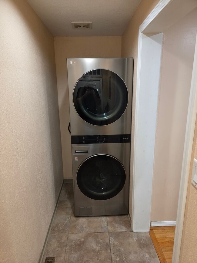 Photo - 212 Broadway Blvd SE Unit 3