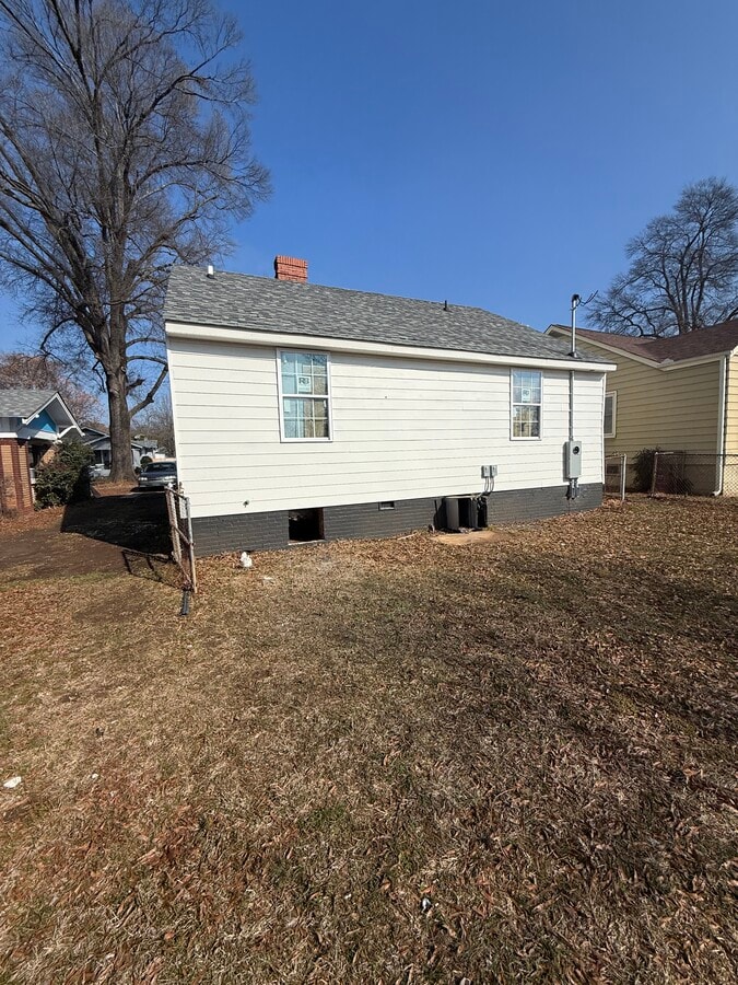 Photo - 931 4th Ter W