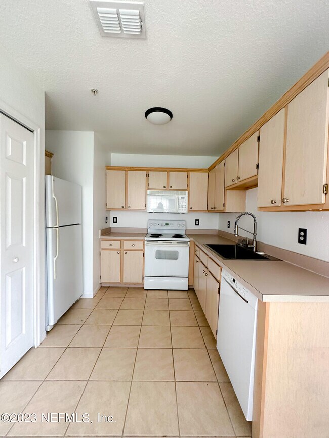 1655 The Greens Way Condo Condo for Rent in Jacksonville Beach, FL