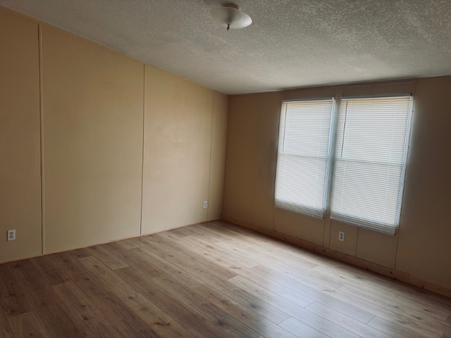 Photo - 6000 Clear Creek Rd