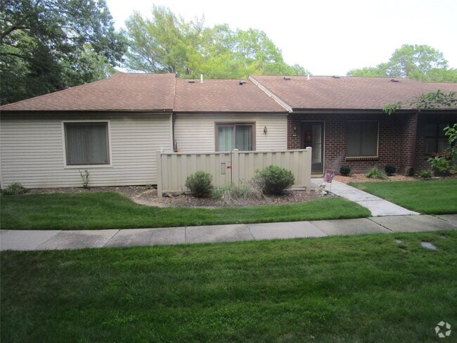 Building Photo - 952 Skyline Dr Rental