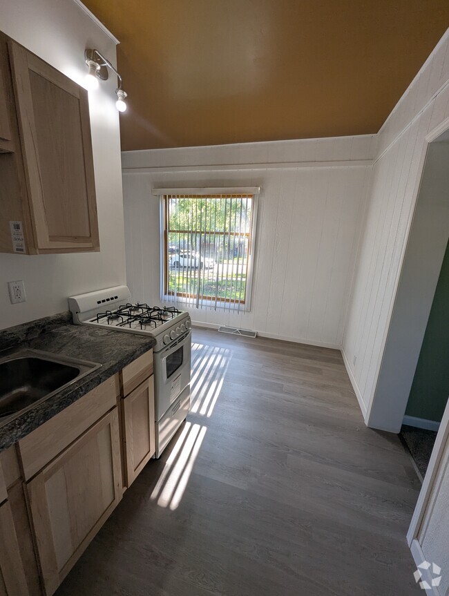Building Photo - 31 Elm St Unit Apt 1
