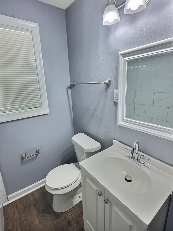 Photo - 3042 McAdoo Ave