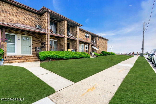 Photo - 1501 Ocean Ave N Unit B9 (Winter)