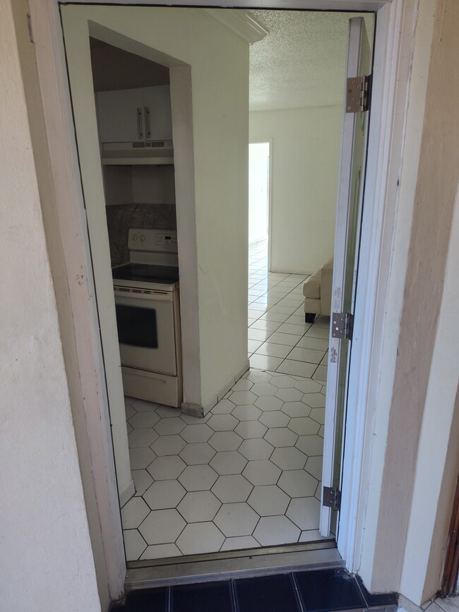 Photo - 1605 NE 185th St Unidad 105