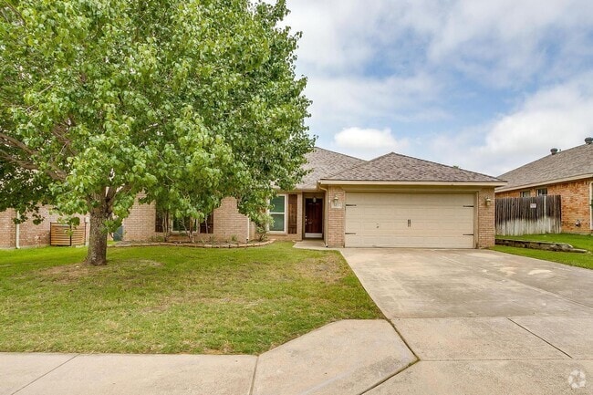 Building Photo - Spacious 4 Bed, 2 Bath Home in Ranch at Ea...