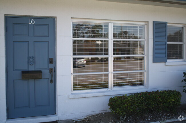 Building Photo - 4444 Swift Rd Unit #16 Angelfish Rental