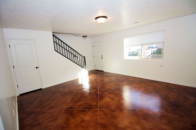 Photo - 3 bed, 2.5 bath town house *Internet Included