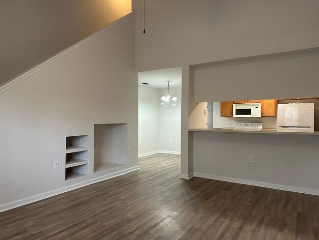 Building Photo - 2738 W Tharpe St Unit Roseberry-Tuzon-2738 W Tharpe St #1506