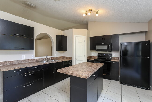 Photo - 470 Breezeway Dr