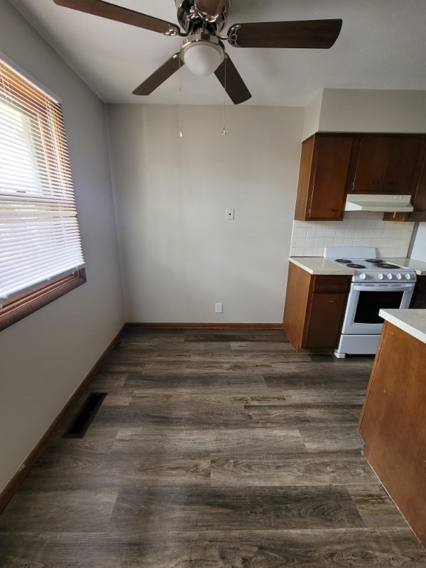 Photo - 319 Pershing Ave NE