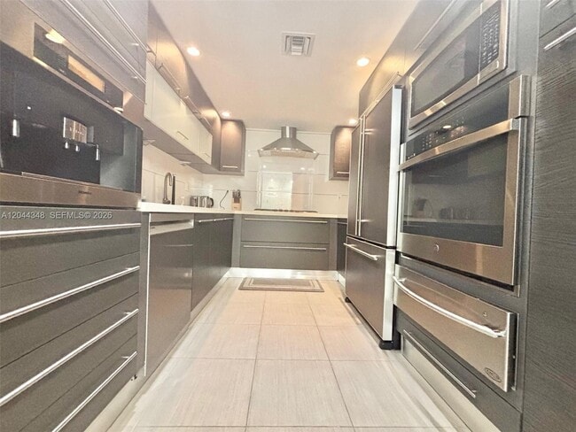 Building Photo - 2030 S Ocean Dr Unit 423