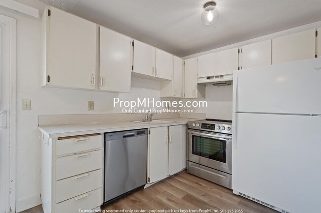 Photo - Cozy Two Bedroom in Montavilla - Large Fen...