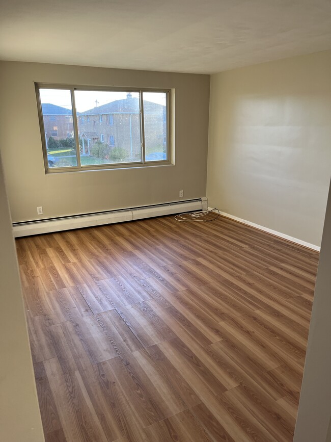 Living room - #4 - 24 Joseph Dr Apartamentos Unidad 4