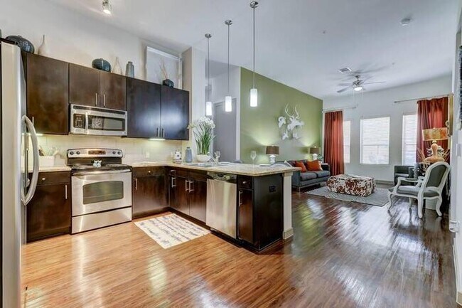 Photo - 2660 N Haskell Ave. Unidad b8