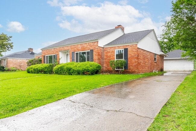 Photo - 8819 Hazen St