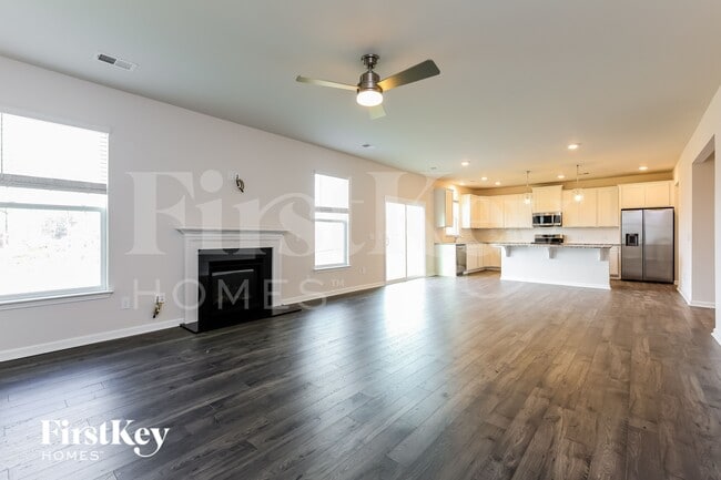 Photo - 569 Hillpark Ln