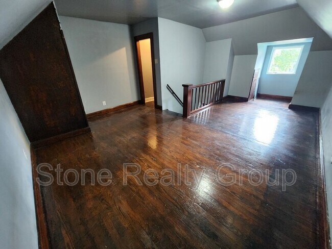 Photo - 1027 7th Ave