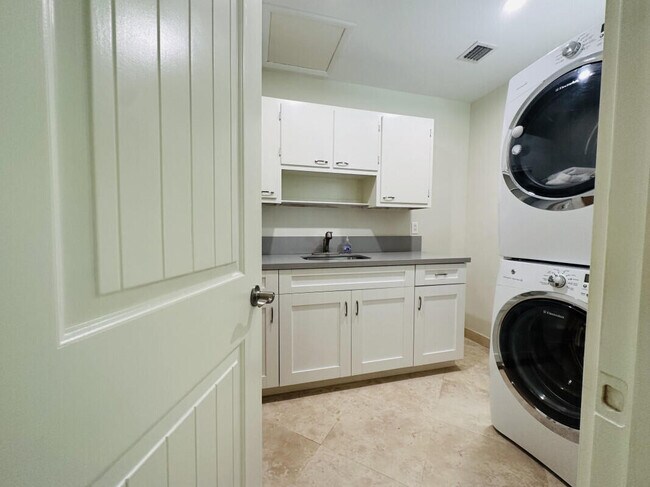 Photo - 952 SW 13th Dr