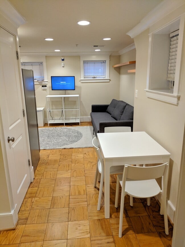 Photo - 703 6th St NW