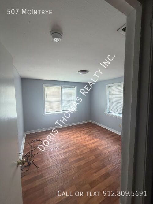 Photo - 507 McIntyre St