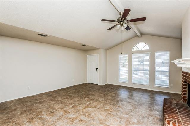 Photo - 1359 Lincolnshire Way