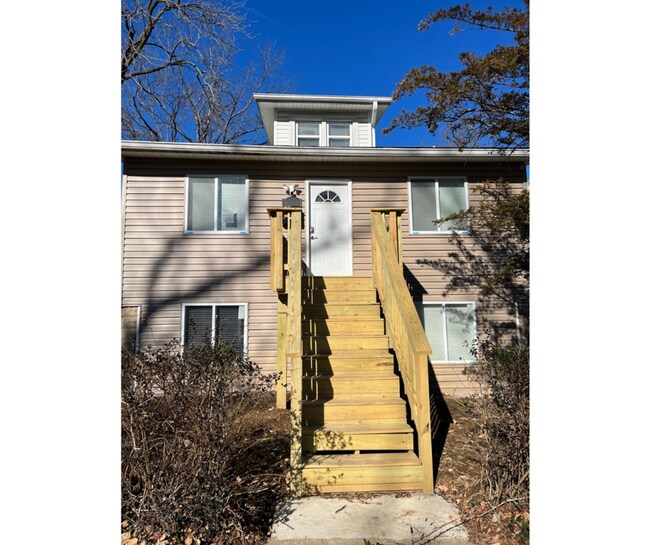 Building Photo - 3010 Virginia Ave Unit 2B AVAILABLE W/BATH $900