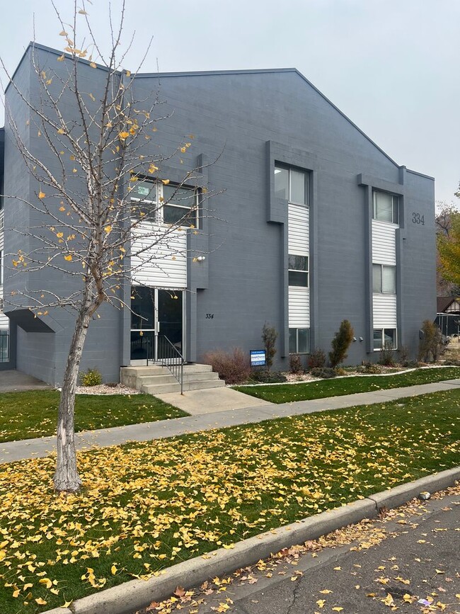 Photo - Huge studio w/ Granite countertops and onsite Laundry Unit 105