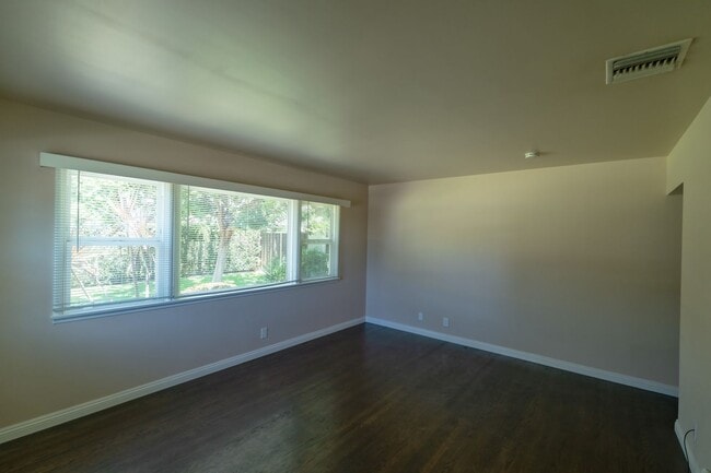 Photo - 240 N Shamrock Ave