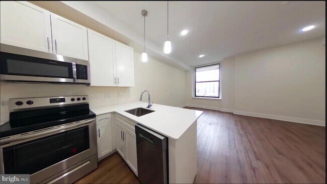 Photo - 150 S Independence Mall W Unidad 802