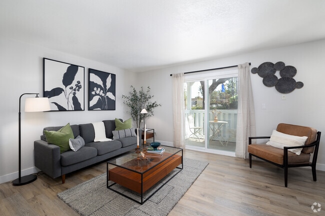 2BR, 2BA - 866SF - Living Room