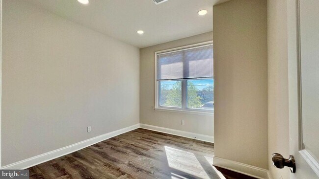 Photo - 2001 Middleton St