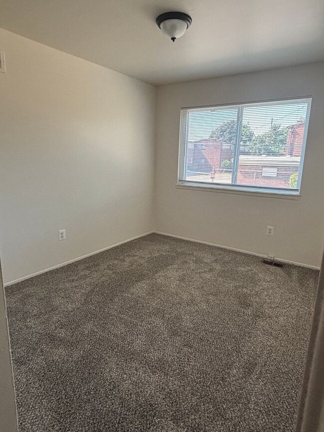 Building Photo - 21426 Mac Arthur Blvd Unit 1