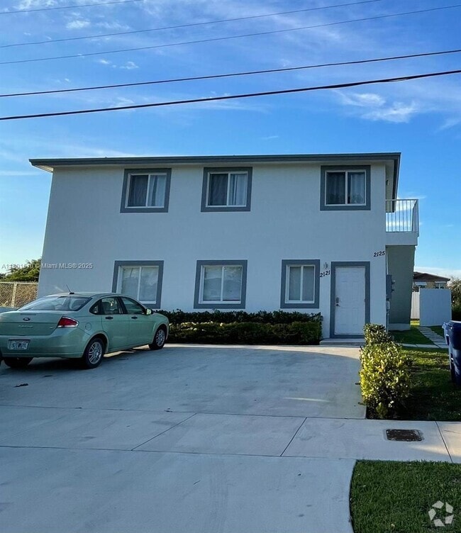Building Photo - 2121 NW 72nd St Unit 2121 Rental