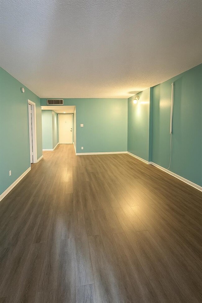 Building Photo - 3361 NW 47th Ter Unit 220