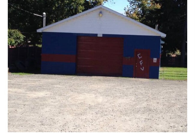 Building Photo - 1050 Main St