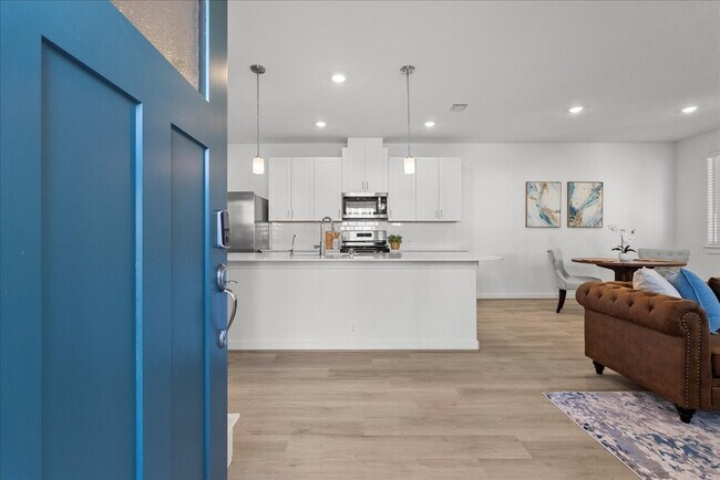 Photo - 535 Avisa Dr