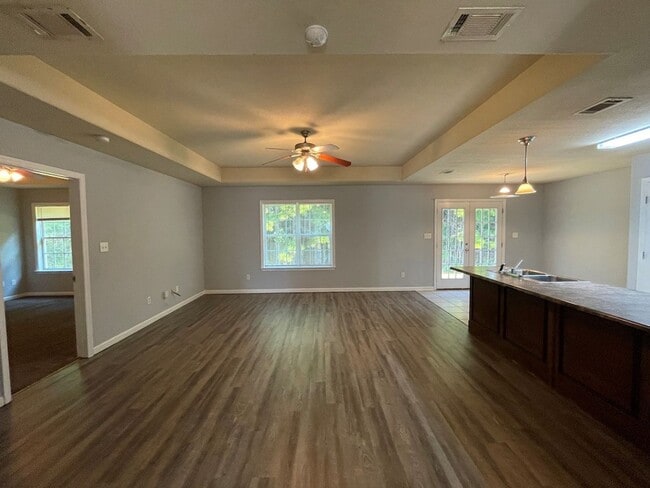 Photo - Comfortable 3-Bedroom Home with Open Layout