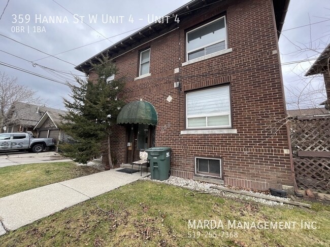 Building Photo - COZY BACHELOR IN 4-PLEX - DOWNTOWN PLUS HYDRO & GAS Unit 4